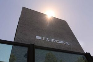 Europol opozarja, da ChatGPT že pomaga ljudem storiti kazniva dejanja
