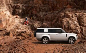 Prima guida: Land Rover Defender 2023 del 130