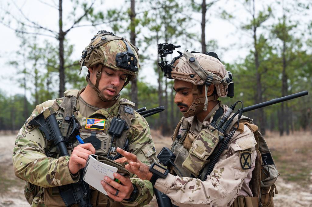 Primeira vez: militares parceiros do Oriente Médio treinam em um centro do Exército dos EUA