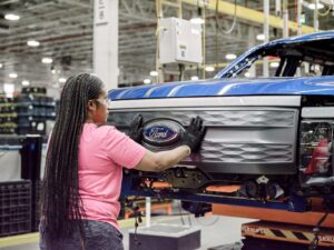 A Ford nagy termelésnövekedést tervez a kulcsgáz-, hibrid- és elektromos modellek esetében