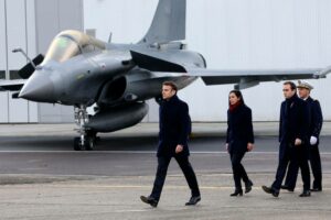 Franska flygvapnet tar emot det första av uppgraderade Rafale F4-stridsflygplan