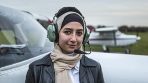 Sodan repimä Damaskoksesta menestykseen lentoinsinöörinä ja lentäjänä, pakolaisen matka