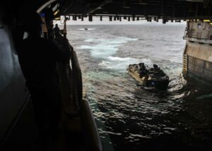 یونان در حال خرید وسایل نقلیه ای است که تفنگداران دریایی پس از غرق شدن مرگبار در ساحل قرار گرفتند