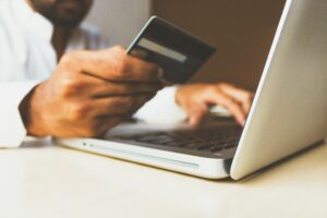 כיצד לשלם לספקים באינטרנט: כרטיס אשראי, ACH, חוטים ועוד