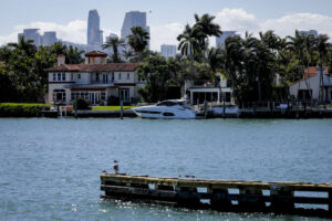 Salget af luksushuse falder med 45 %, hvor Miami og Hamptons er hårdest ramt