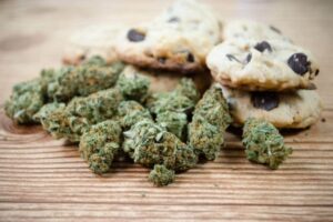 Marijuana Edibles: Dosering, effekter, gummier og alt du trenger å vite