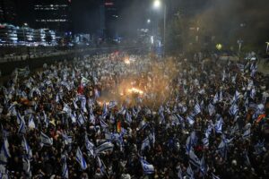Mass protests erupt after Netanyahu fires defense chief