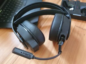 Pregled Nacon RIG 800 Pro HX: slušalke, pripravljene za maratonsko igranje
