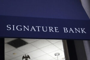 뉴욕 은행 당국, 암호 친화적 서명 은행 폐쇄