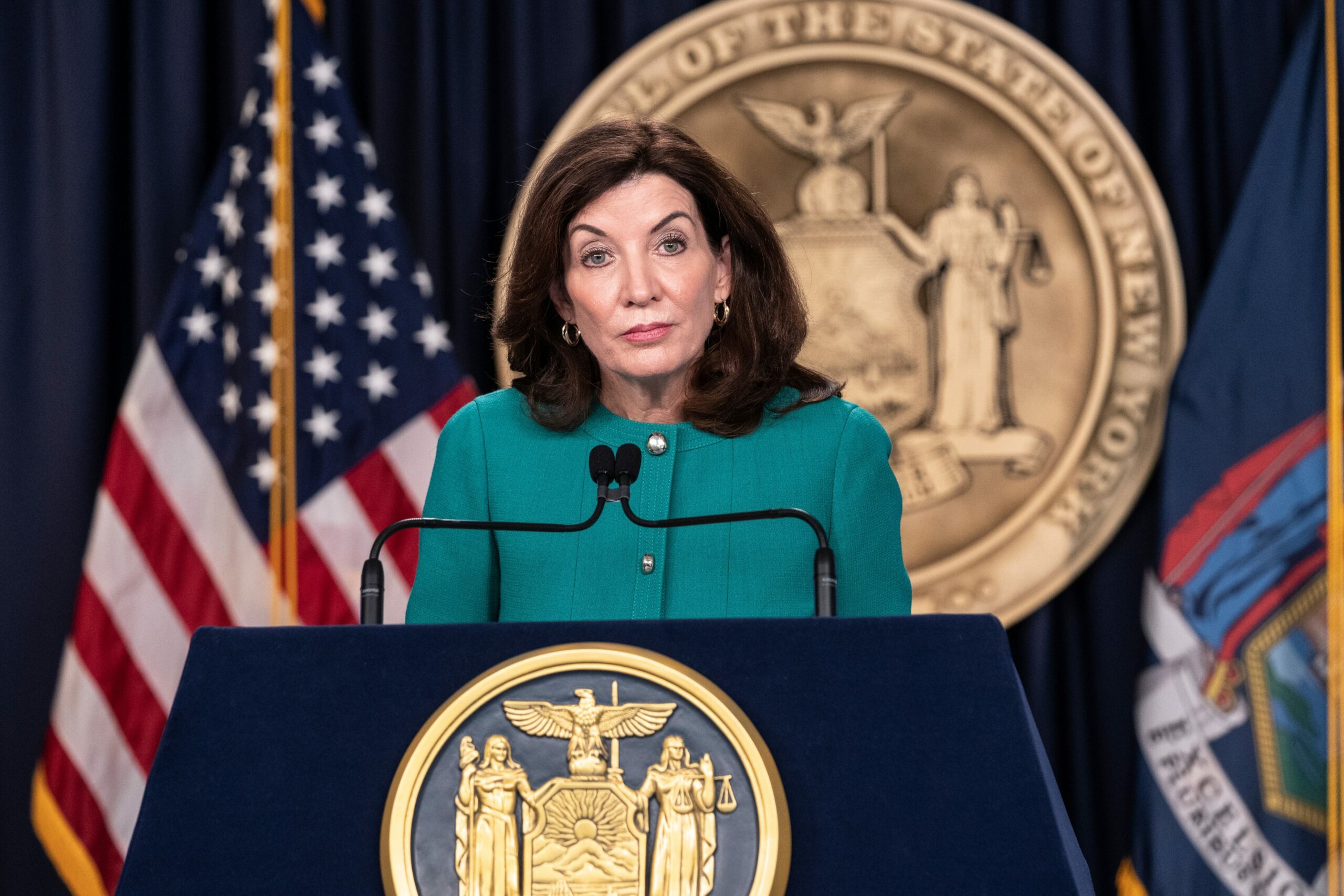 New Yorks guvernør avslører plan for å adressere ulovlige pottebutikker