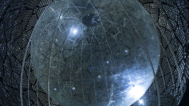 Phản neutrino lò phản ứng được phát hiện trong nước tinh khiết trong lần đầu tiên thử nghiệm