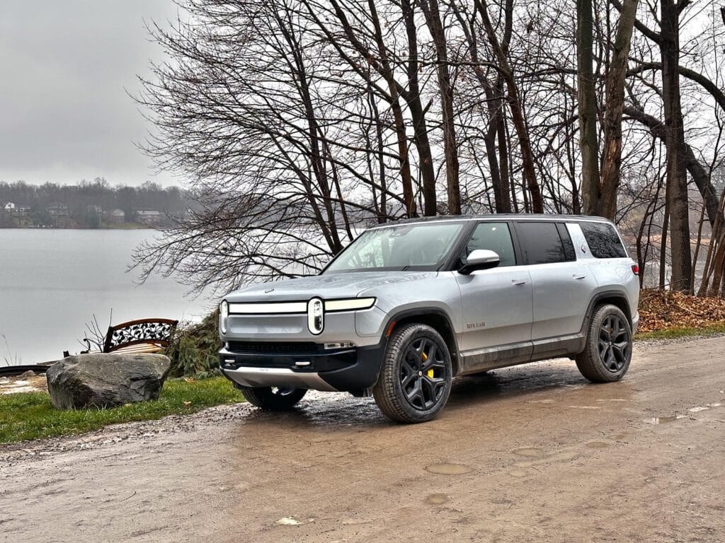 Rivian R1S - front 3-4 by lake