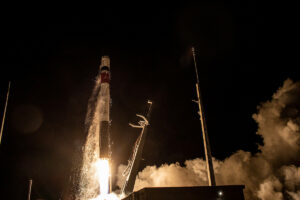 A Rocket Lab ismét helyreállítja az erősítőt a BlackSky műholdakkal történő kilövés után