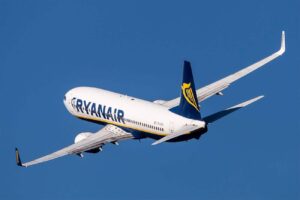 Ryanair Boeing 737-800 suffers tyre burst on landing at Eindhoven Airport