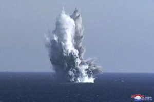 Vaadake Põhja-Korea väidetavat "radioaktiivse tsunami" relvakatsetust merel