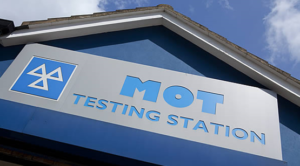 SMMT نے دعویٰ کیا ہے کہ موٹرسائیکل 4 سال کے MOT کے ساتھ ٹھیک ہیں۔