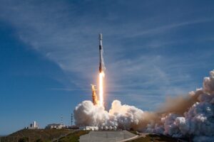 SpaceX po zamudah izstreli satelite Starlink iz Kalifornije