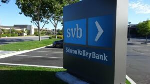 Tập đoàn tài chính SVB, công ty mẹ của Ngân hàng Thung lũng Silicon, nộp đơn xin phá sản