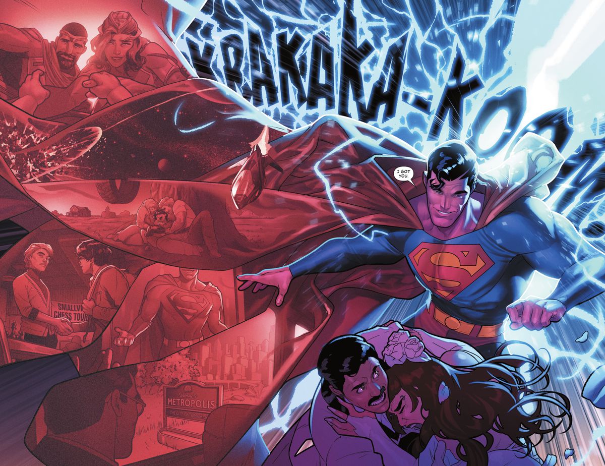 "Te tengo", dice Superman mientras protege a los novios de un rayo que golpea su espalda con un KRAKAKA-KOOM. En su capa flotante, los paneles representan las etapas de su historia de origen desde el cohete hasta Metrópolis en Superman #1 (2023).