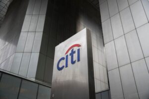 Сделки: Citi и Walmart запускают цифровое кредитование для поставщиков