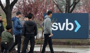 Den amerikanska regeringen garanterar att Silicon Valley Bank-kunder kommer att ha tillgång till alla sina insättningar från och med måndag