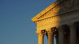 Верховный суд США слушает первое дело о криптографии: арбитражный спор Coinbase