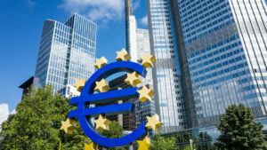 بانک مرکزی اروپا، بدون ترس از بحران بانکی، نرخ بهره را 50 واحد در ثانیه افزایش داد.