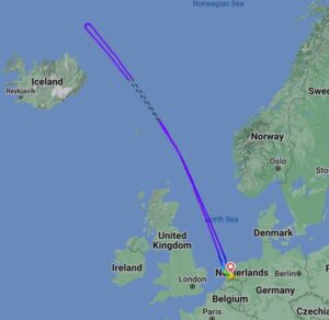 Hành khách ngang ngược Iceland trên chuyến bay KLM đến Calgary, máy bay bay trở lại Amsterdam Schiphol sau nhiều giờ