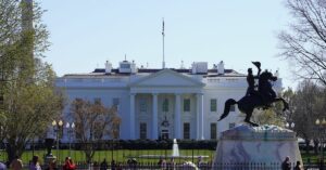 La Casa Blanca apunta a las criptomonedas en un informe económico mordaz