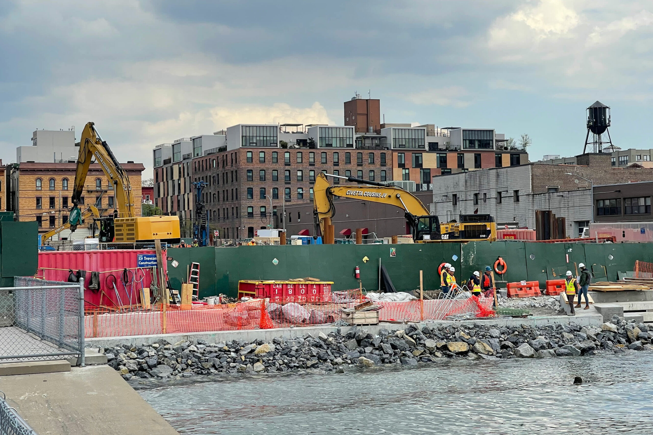 Sebuah kompleks apartemen geotermal besar sedang dibangun di Brooklyn, yang pertama dari jenisnya