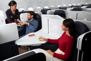 Air France dan KLM meluncurkan tarif Business Light dengan fasilitas lebih sedikit: tanpa lounge, tanpa reservasi kursi, jatah bagasi terbatas