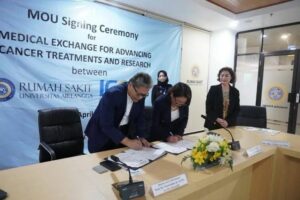 Bệnh viện Đại học Airlangga ký MOU với Trung tâm Ung thư Icon của Singapore