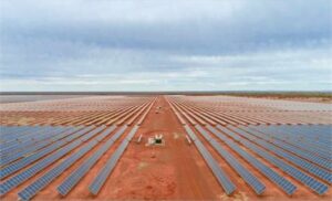 Australia se află din nou în fruntea energiei solare globale pe cap de locuitor, deoarece lumea instalează 240 GW de energie fotovoltaică în 2022