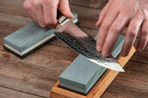 平衡剃须刀的刀刃：世界上最耐用刀具背后的合金钢