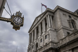 बैंक ऑफ इंग्लैंड का कहना है कि वित्तीय अस्थिरता को रोकने के लिए स्थिर सिक्कों के उपयोग पर सीमा की आवश्यकता है
