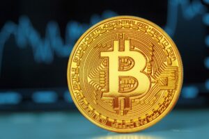 Bitcoin erholt sich auf 28,000 US-Dollar, Ether gewinnt; US-Aktien-Futures steigen aufgrund von Tech-Erträgen