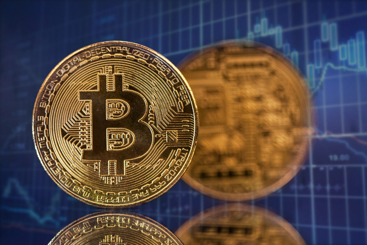 Bitcoin opretholder US$30,000, Solana hopper, amerikanske aktier handles blandet