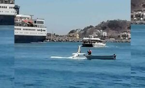 Cessna ditches into the port of Mazatlán, Mexico; one minor dies, pilot still at large
