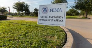 Koalitionen sagsøger FEMA for et problemfyldt netprojekt i Puerto Rico