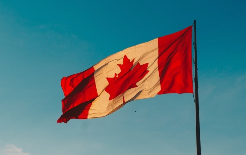 Unsplash Hermes Rivera Canadian flag - Coinbase and Kraken Reaffirm Plans to Stay Operational in Canada Amidst Changing Regulatory Landscape