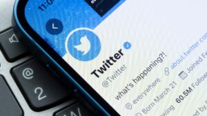 الخلط والمحتالون إزالة Trail Musk علامة Twitter الزرقاء للمستخدمين الذين تم التحقق منهم من ترايل