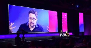 Edward Snowden: Forskere bør trene AI for å være "bedre enn oss"