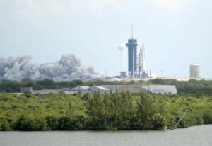 Испытательный пуск Falcon Heavy в Космическом центре Кеннеди