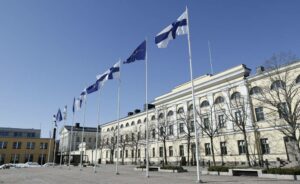 Finland går med i Nato och utsätter Ryssland för ett slag för kriget i Ukraina