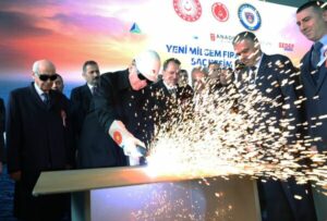 أول قطع فولاذي لثلاث فرقاطات تركية متتابعة من فئة إسطنبول