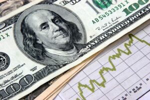 Forex i dag: Dollaren stiger forsiktig på forsiktige markeder