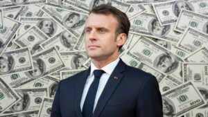 Frankrikes president Emmanuel Macron säger att Europa måste minska sitt beroende av den amerikanska dollarn för att undvika att bli "vasaller"