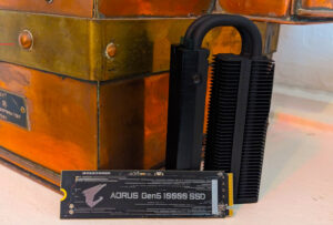 Pregled Gigabyte Aorus Gen5 10000: prvi PCIe 5.0 SSD naredi pečat