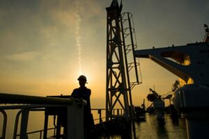 Il benchmark petrolifero globale supera l'ostacolo mentre vengono concessi i trasferimenti di navi statunitensi