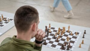 Hvordan spille sjakk online med venner